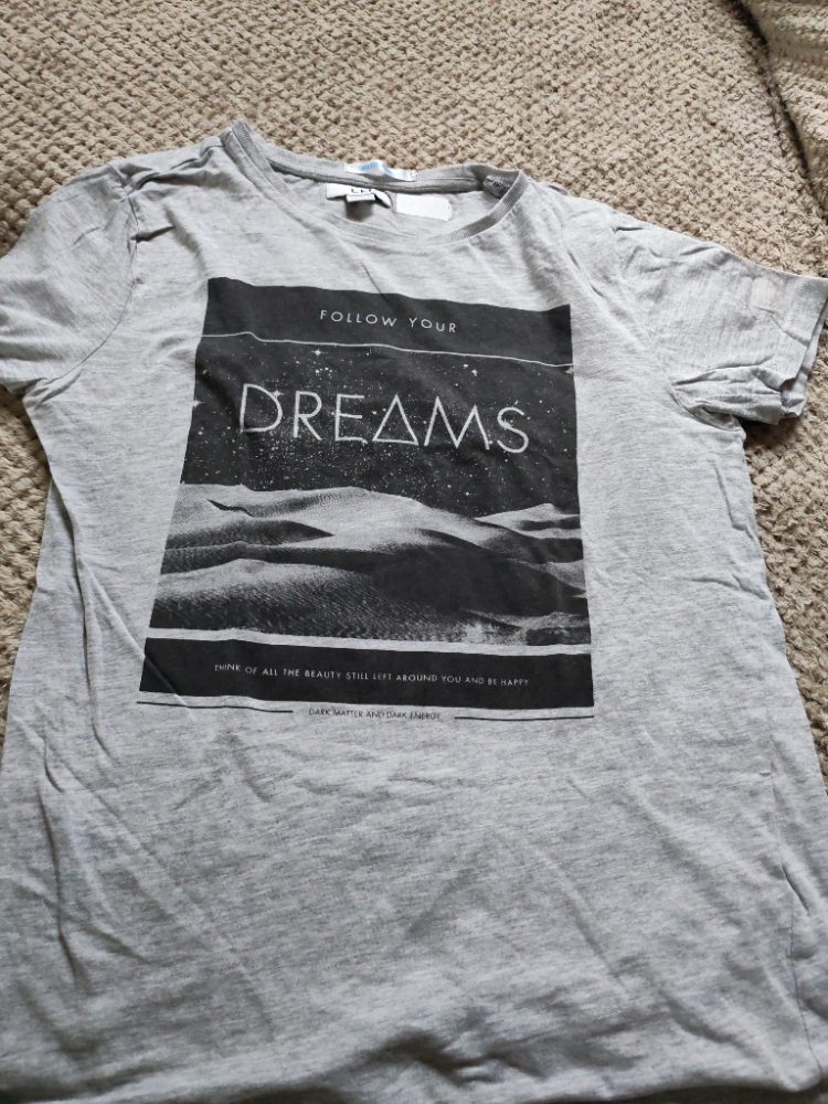 La halle aux vêtements T-shirt gris Follow Your Dreams