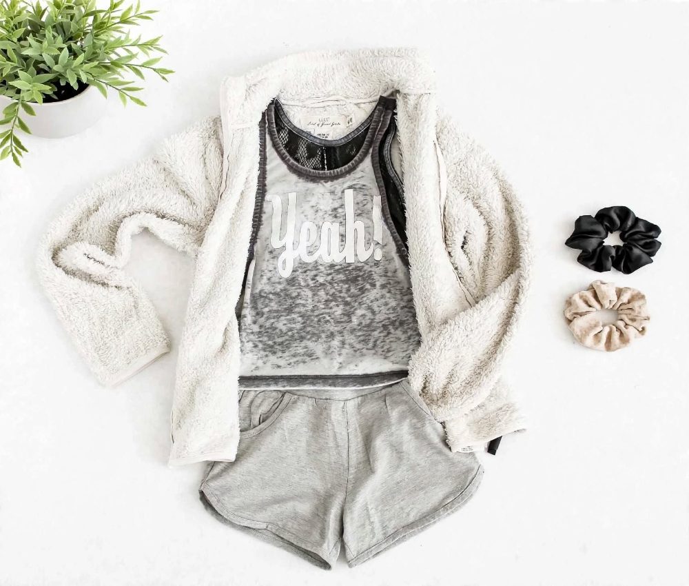 H&M L.O.G.G. H&M L.O.G.G. 🌟 Lot fille 10-12 ans 146/152 - Gilet pilou + Yeah dentelle + Shor