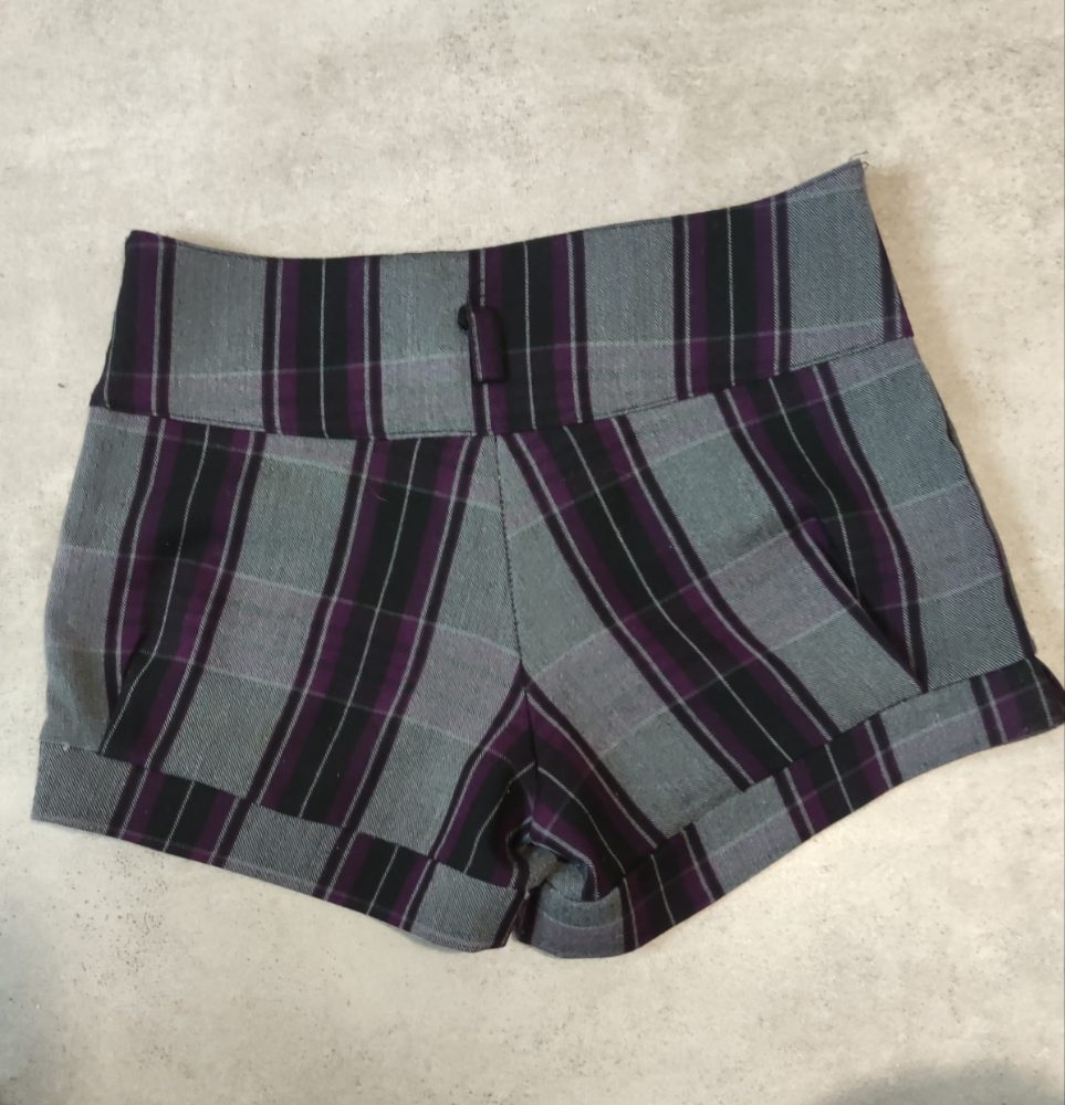 Sans marque Short à carreaux gris et bordeaux enfant