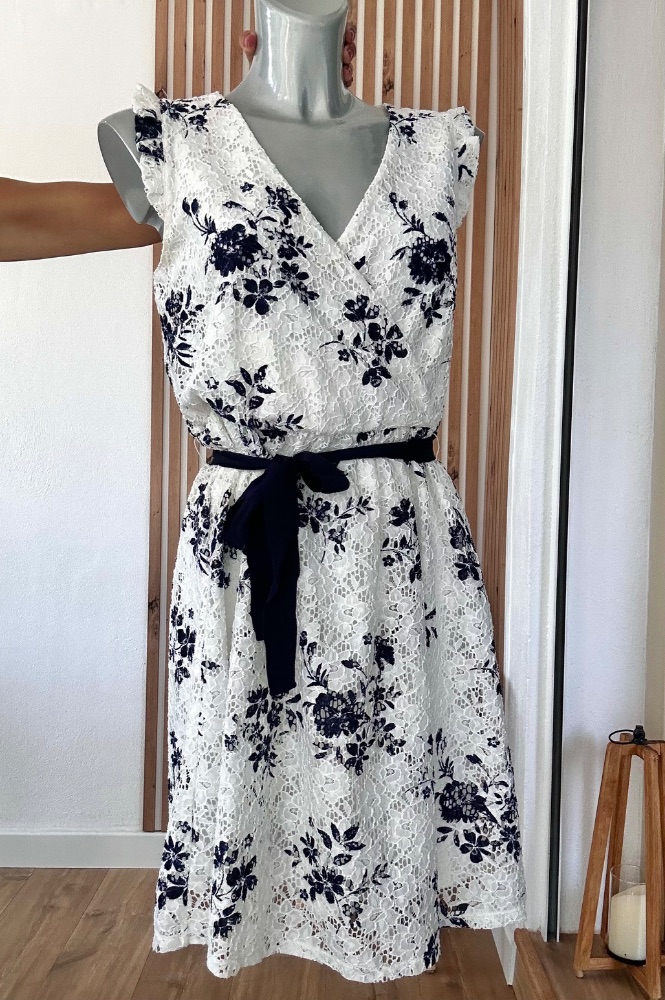 Yessica Robe Yessica dentelle écru & fleurs bleu marine – Taille 38