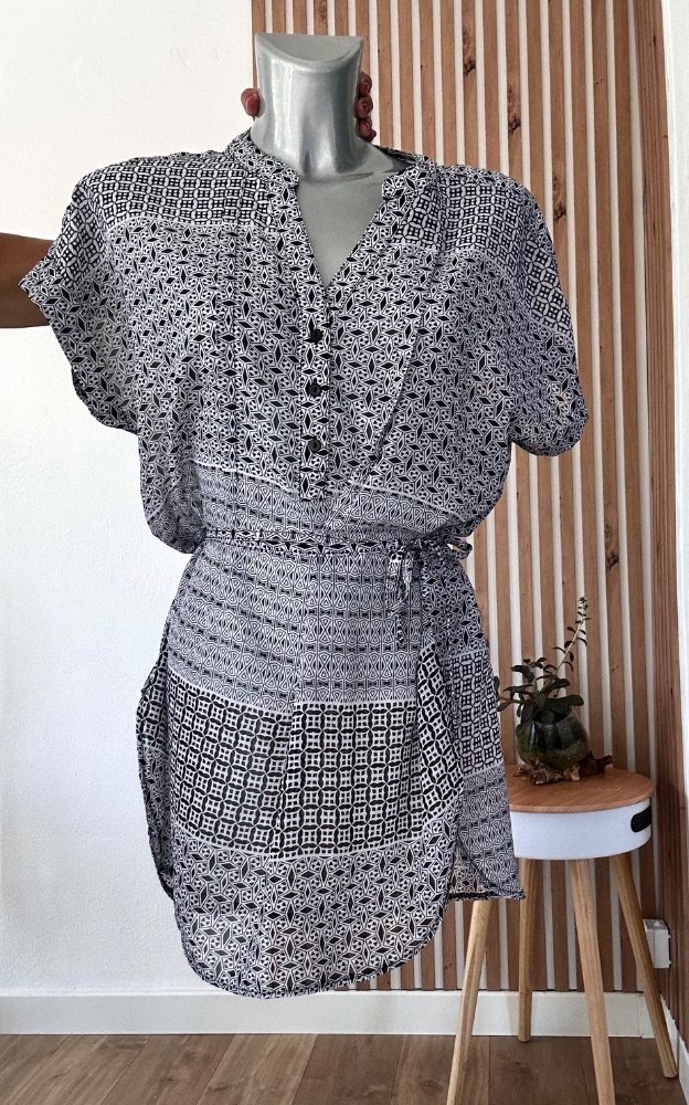 Yessica Robe Yessica dentelle écru & fleurs bleu marine – Taille 38