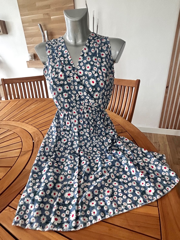 Sans marque Robe fleurie marguerites neuve avec étiquette – Taille unique S/M