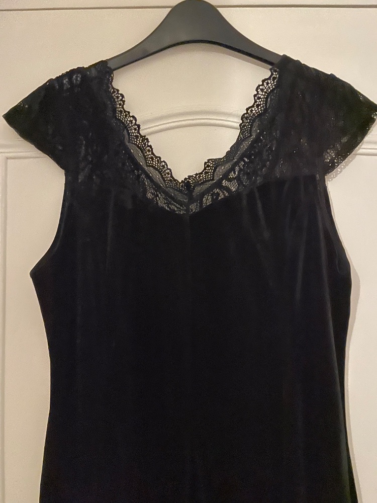 Sans marque Robe noire velours col dentelle