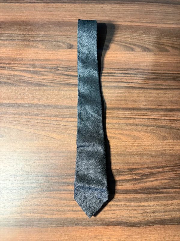 burberry Cravate Burberry London lin et soie gris anthracite Made in Italy