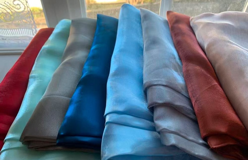 Sans marque Premium Satin Étoilé / Twinkling Fabric Coupon - 1m x 150cm (Brand New)