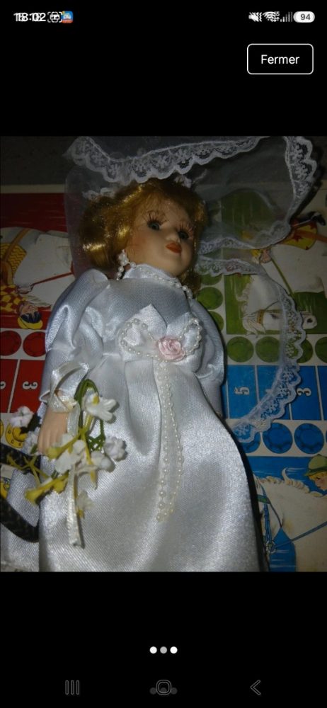 Sans marque Poupée porcelaine robe blanche mariée