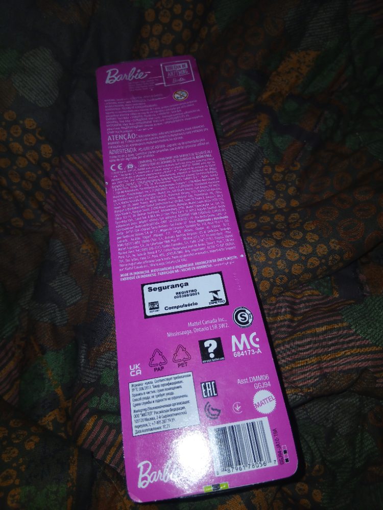 Barbie Barbie poupée avec robe violette et rose